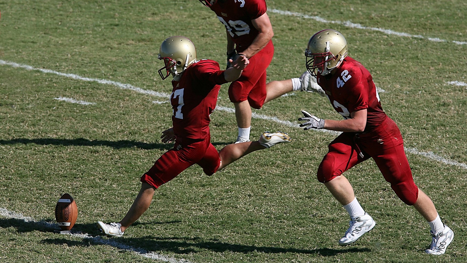 爱游戏官网-高频次训练助力选手快速提升反应能力，高频次的意思
