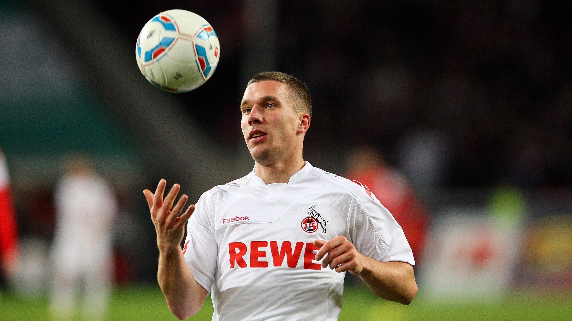 爱游戏官方-唐纳德·高尔展现强大进攻能力，成为袋鼠队的致命武器，唐纳德古尔德